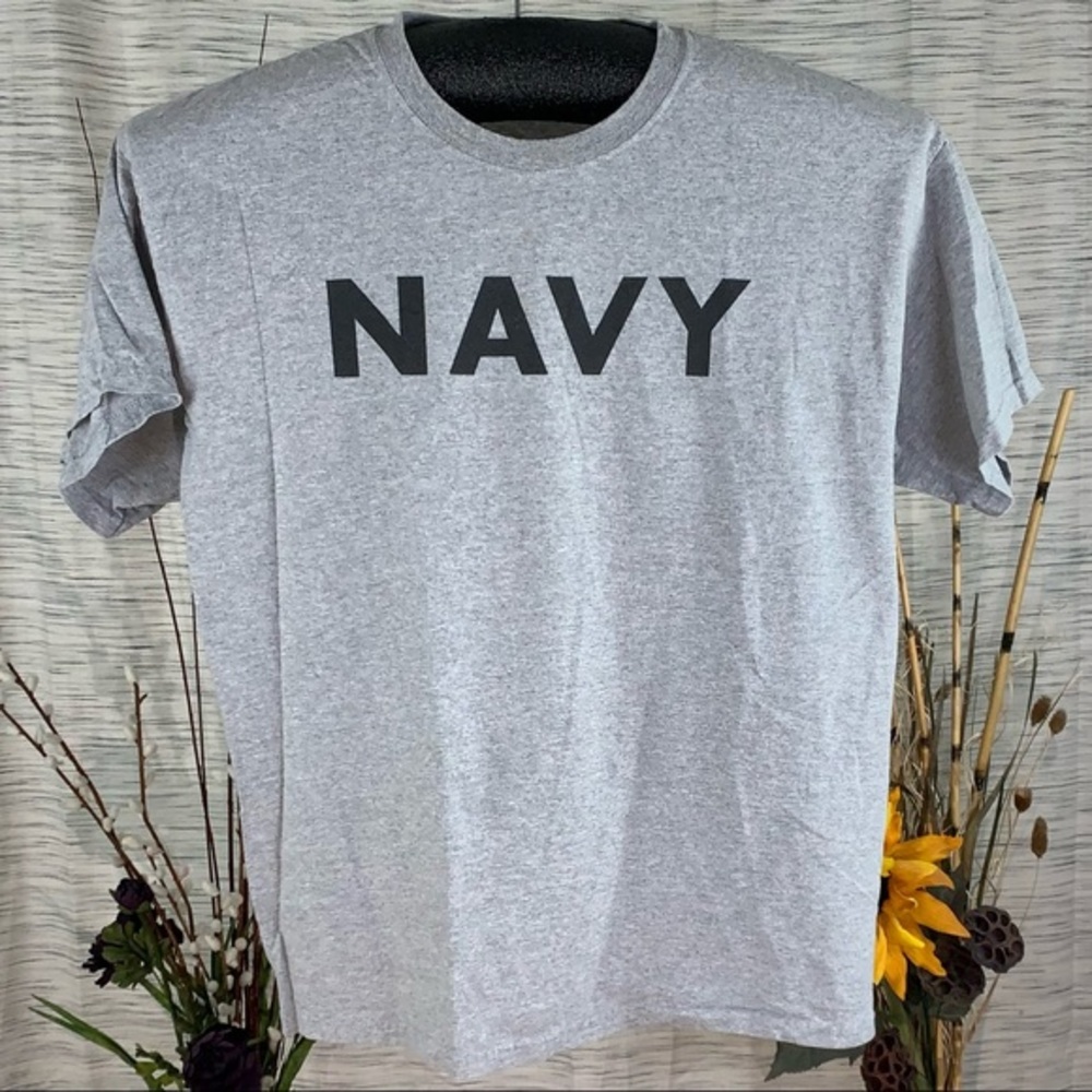 Gildan NWOT “NAVY” heather gray short sleeve tee shirt.